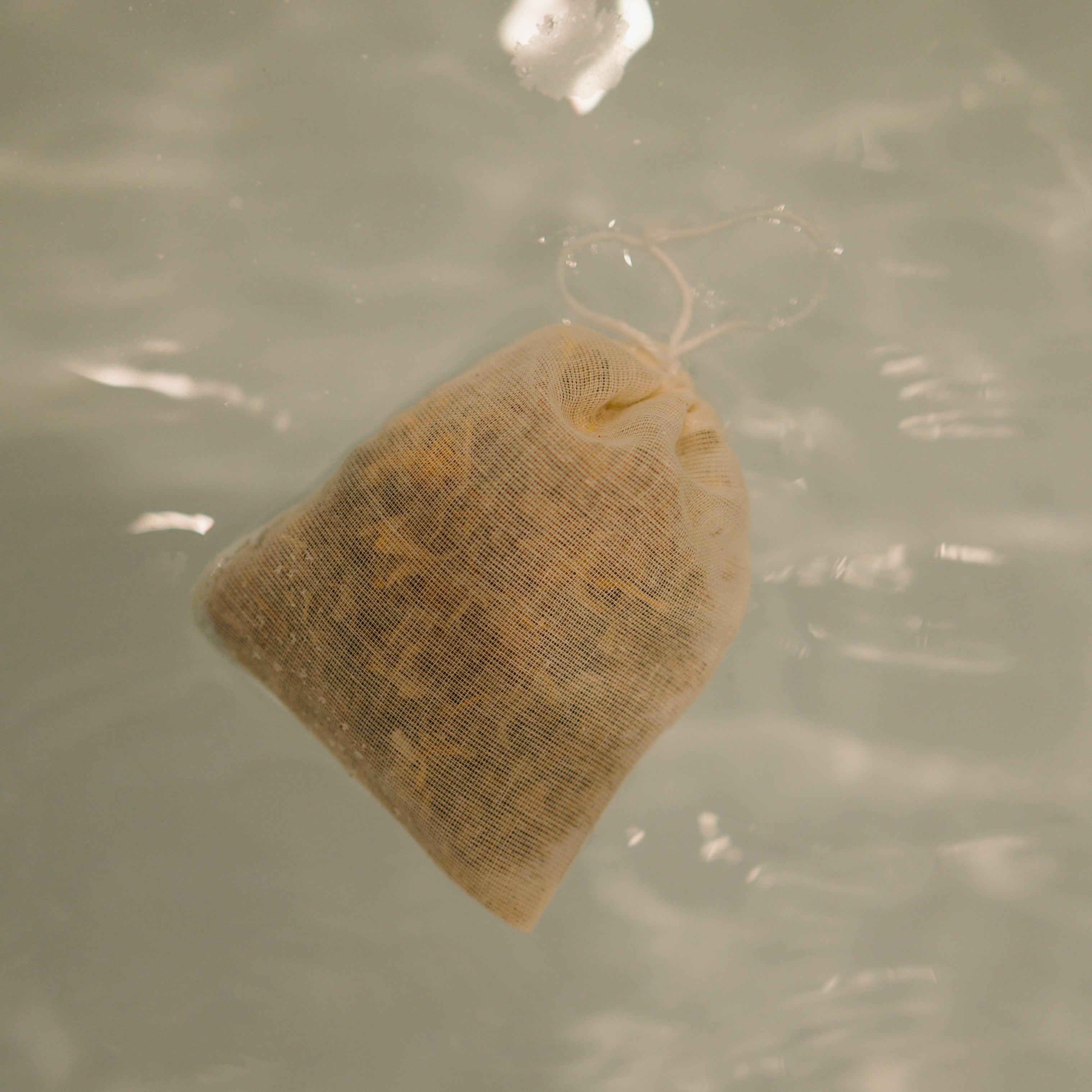 The Honeybee Hippie postpartum herbal sitz bath features a mesh pouch of organic herbs that floats on water, infusing your soak with calming botanicals for gentle, soothing self-care after childbirth.